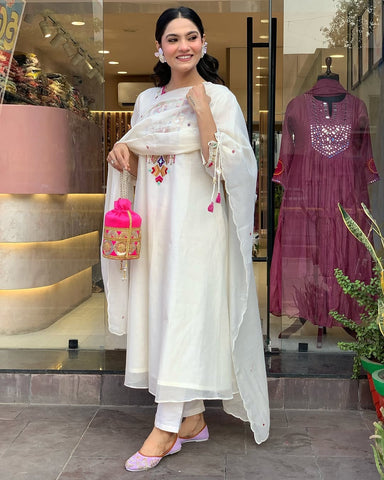 kurta Ivory White Embroidered Kurta Set